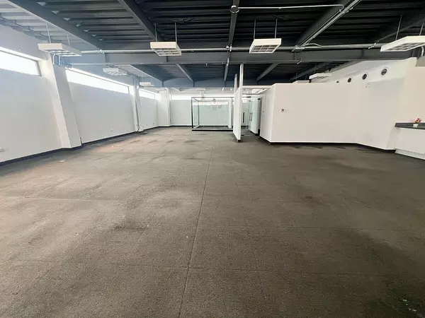 oficinas y locales comerciales - 🔵Alquilo Local 255 mts  2do piso en Paraiso  6