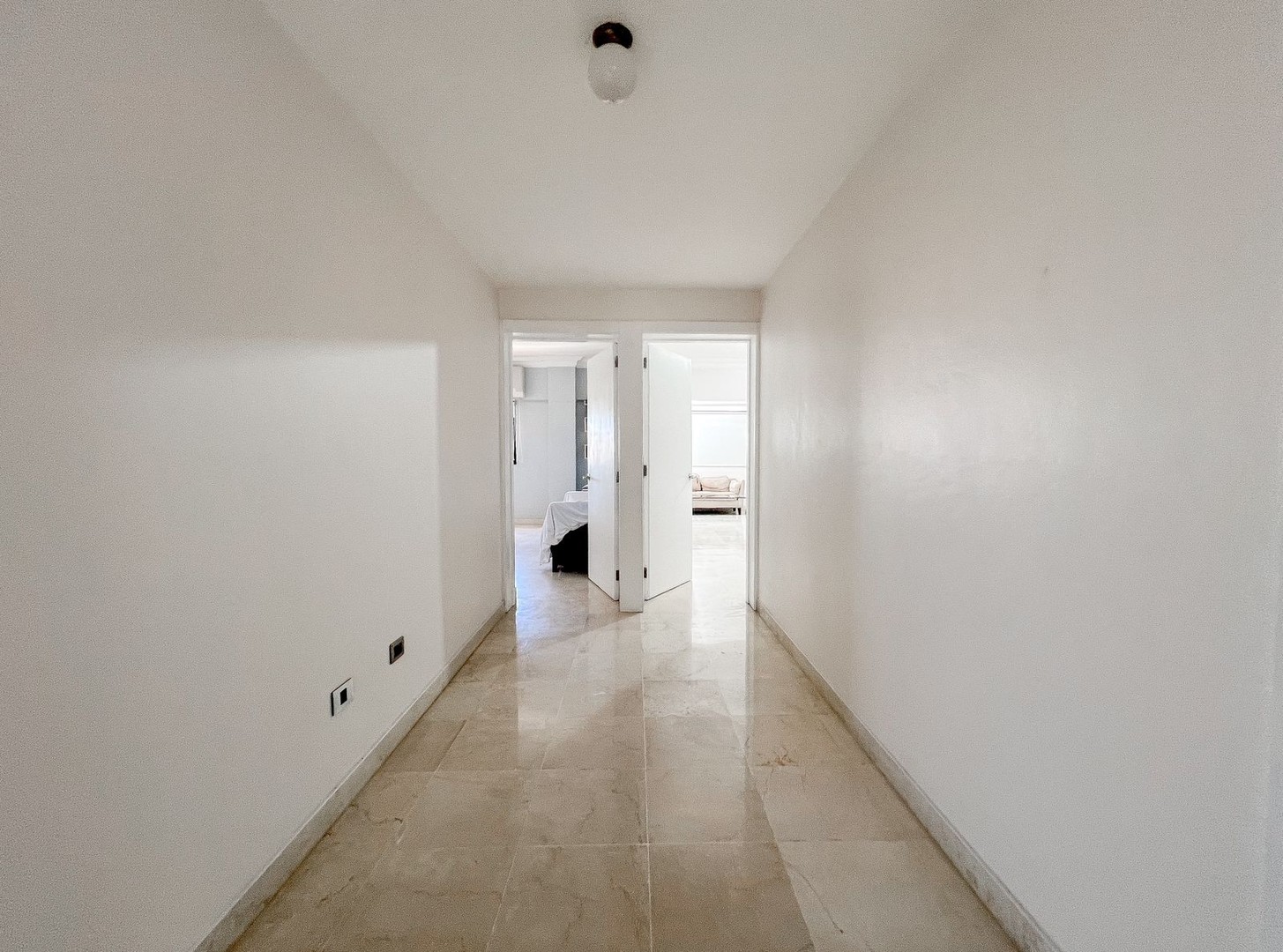 apartamentos - Serralles, Espacioso Apartamento Clásico Sin Mobiliarios En Torre Familiar!!! 2