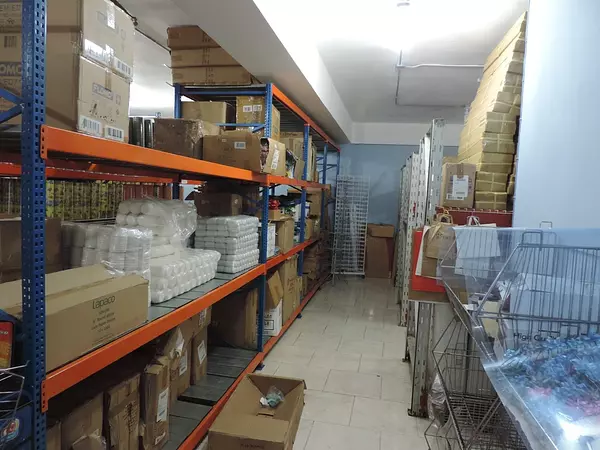 oficinas y locales comerciales - Edificio  comercial 6 niveles en la Julia 
 5