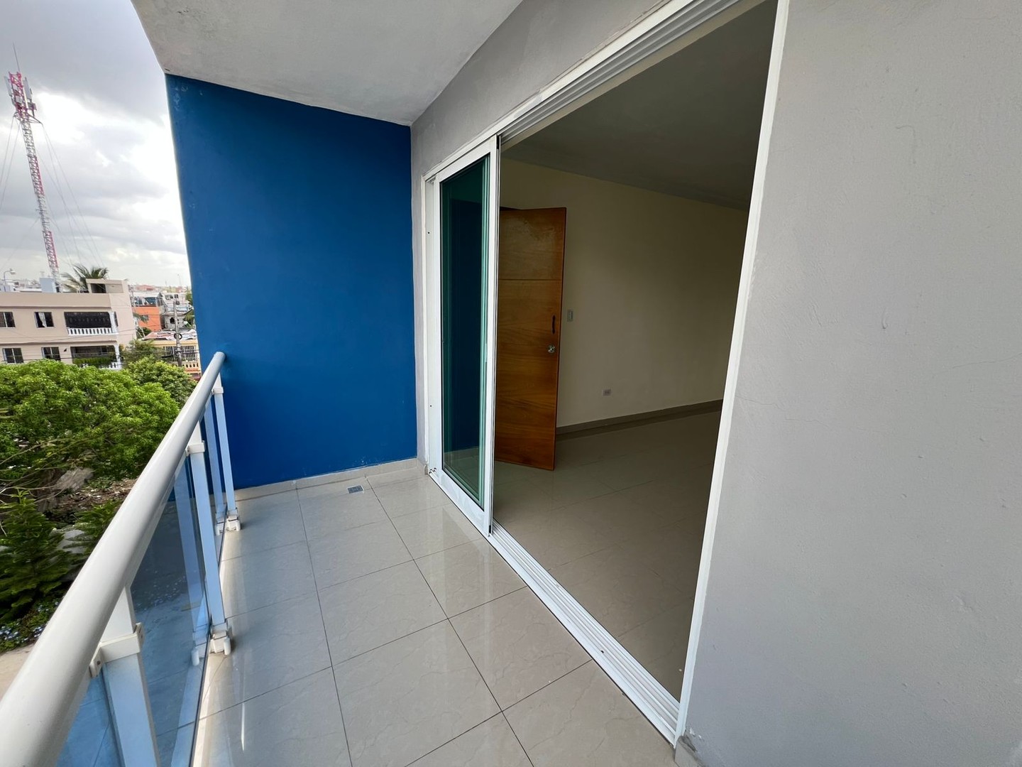 apartamentos - Se alquila apartamento  ubicado en Las Américas 5