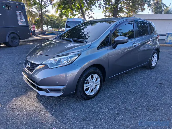 carros - Vendo este precioso Nissan note 2018 el mas full u 2