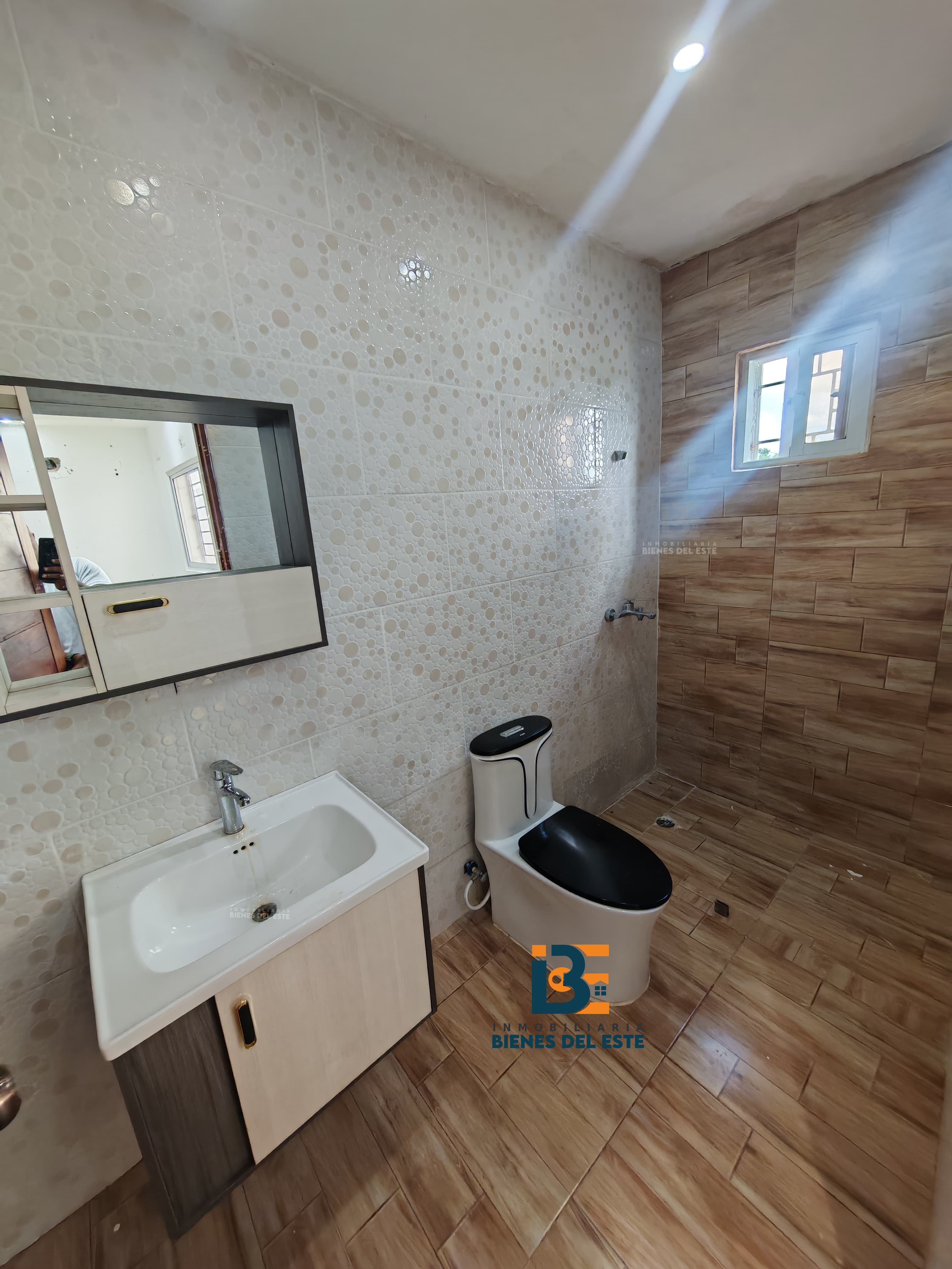 apartamentos - Se Alquila Esta Hermosa Casa de Dos Niveles. 9