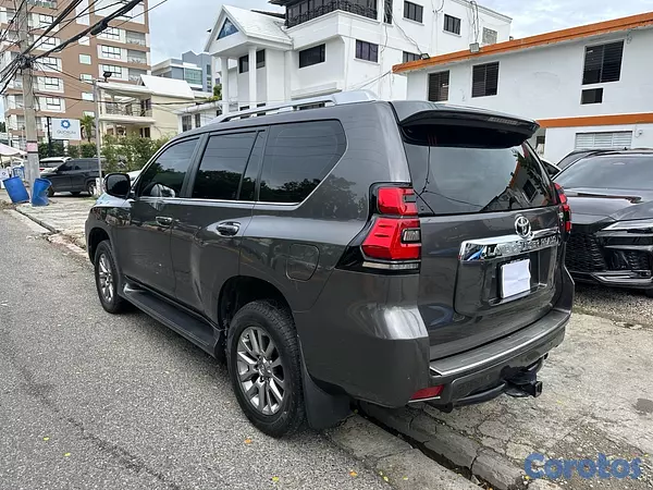 jeepetas y camionetas - Toyota Land Cruiser Prado VX-L año 2019 3
