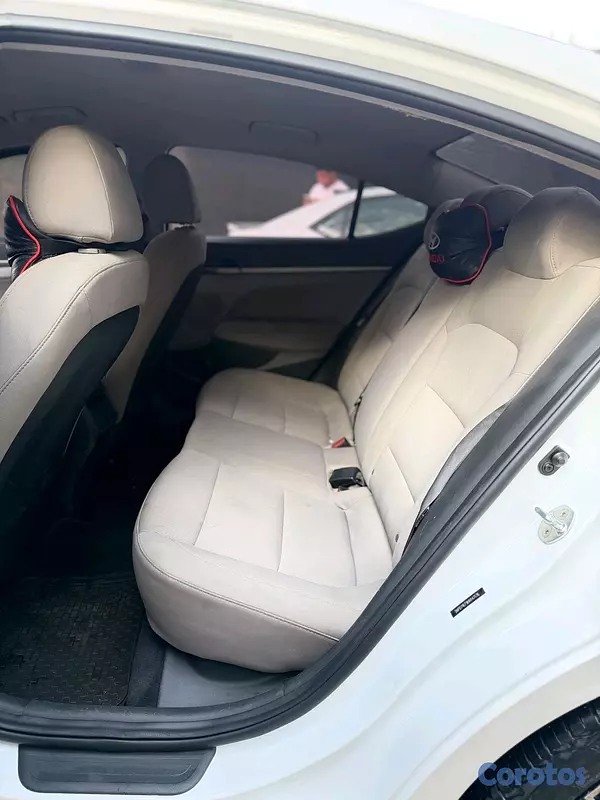 carros - 2017 Hyundai Elantra  10