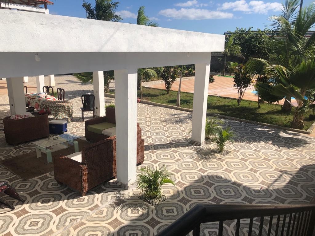 casas vacacionales y villas - Villa en venta con 3 edificaciones en Juan dolio 5