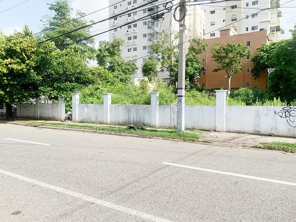 solares y terrenos - Solar comercial o residencial esquinero 3