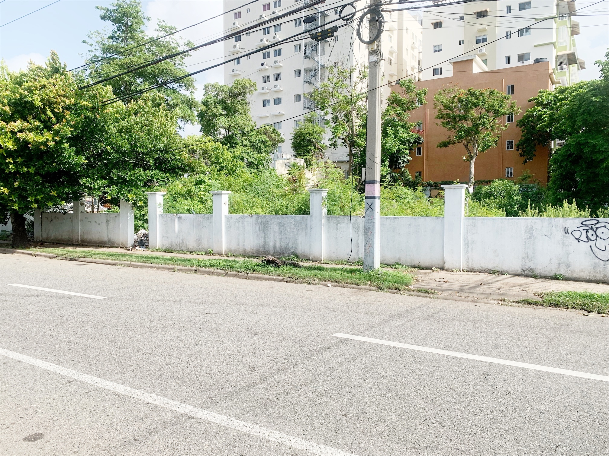 solares y terrenos - Solar comercial o residencial esquinero 3