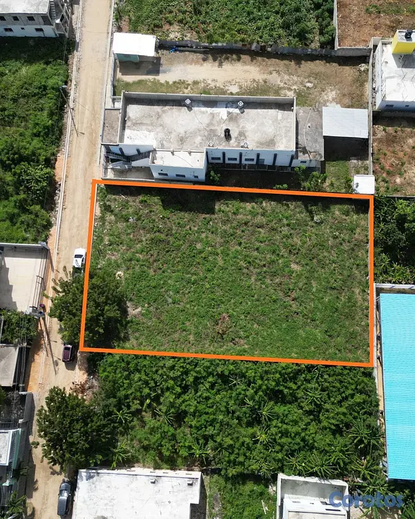 solares y terrenos - Se Vende solar 1,201 metros en Residencial Altos d