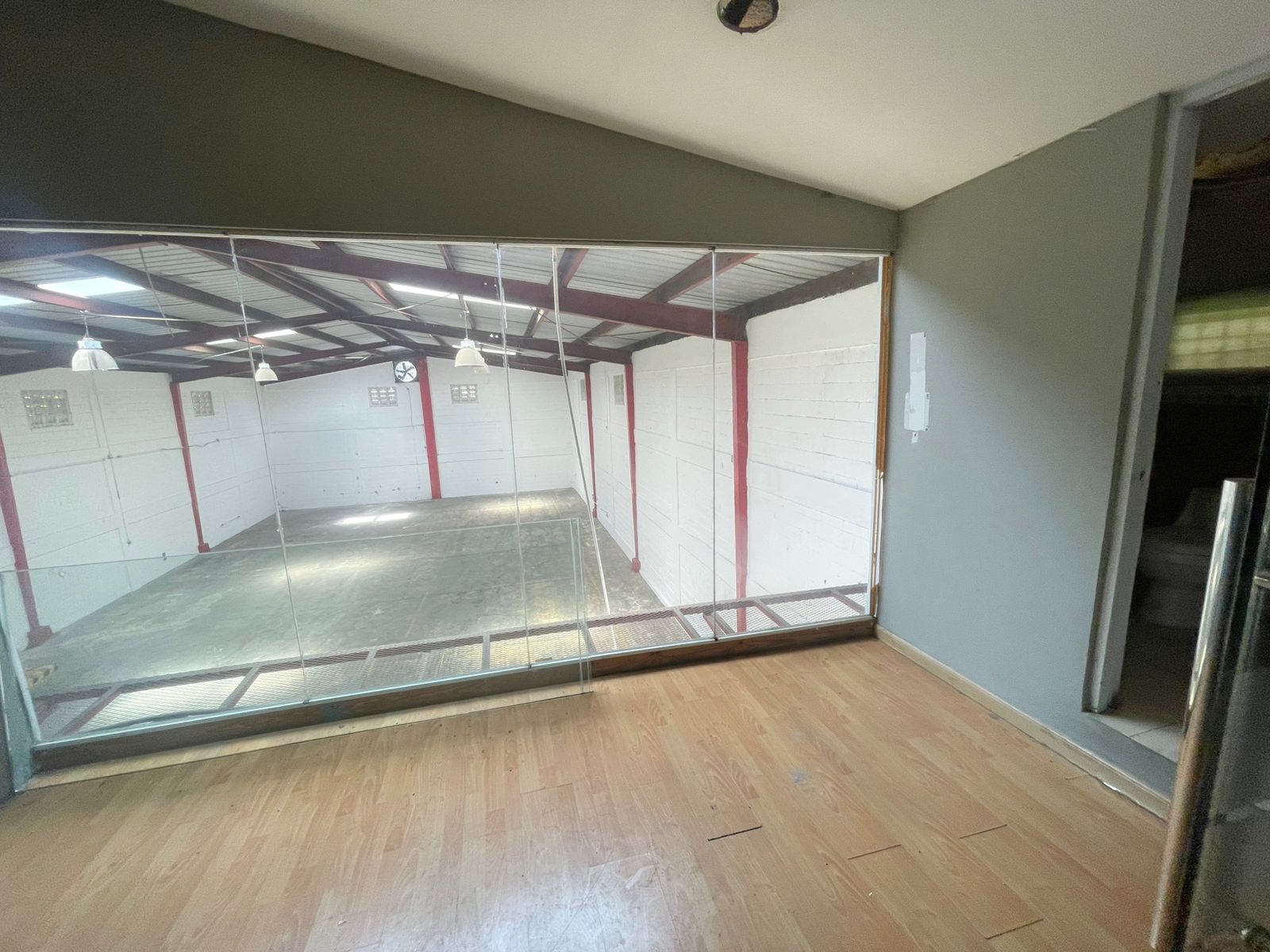 oficinas y locales comerciales - Alquiler nave céntrica en los Rios 5