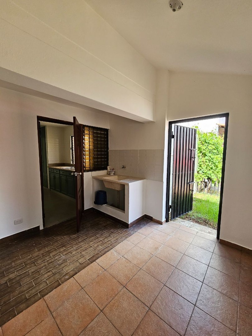 casas - Alquiler de casa en La esperilla Residencial cerrado 6