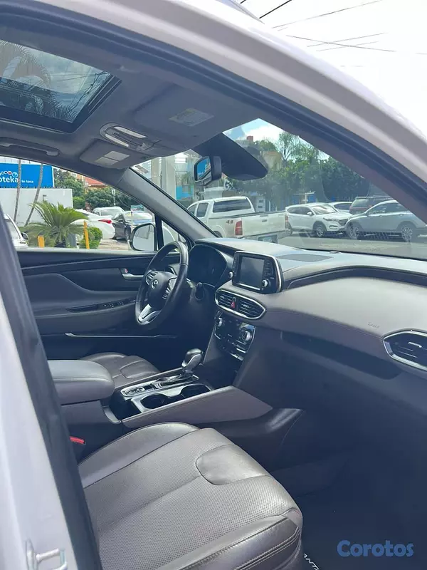 jeepetas y camionetas - Vendo Santa Fe 2020 4