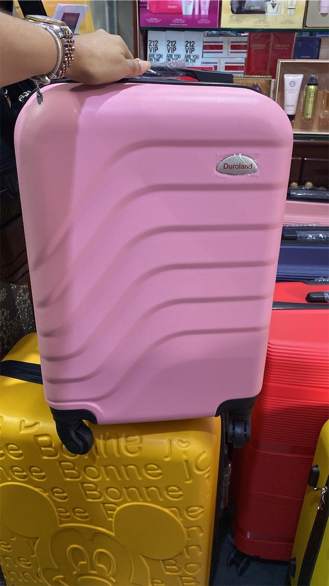 carteras y maletas - Maletas plásticas pequeñas de 21” y 22” pulgadas. Nuevas.  2