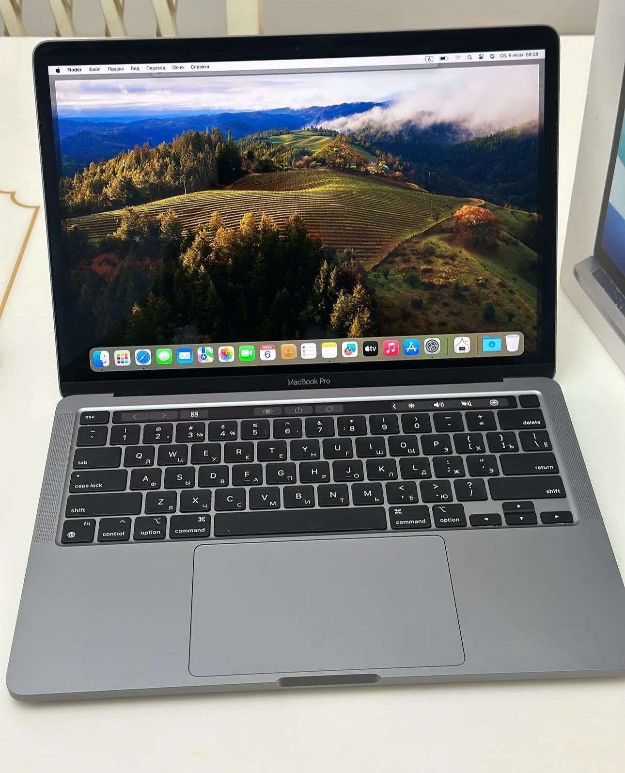 computadoras y laptops - MacBook Pro 13” Chip M2 2022 8GB RAM & 256GB SSD Como Nueva  3