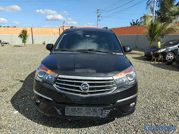 jeepetas y camionetas - SSANGYONG KORANDO TURISMO AWD 2
