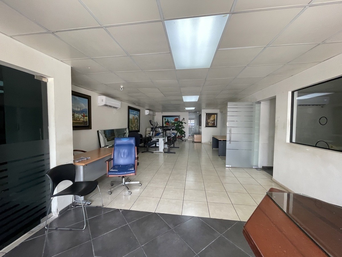 oficinas y locales comerciales - 🔵Alquilo local comercial 300 mts en la 27 de febrero  para showroom, dealer 7