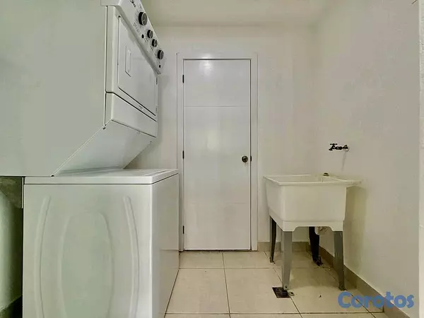 apartamentos - Alquiler de Apartamento en Evaristo Morales con Línea blanca  8