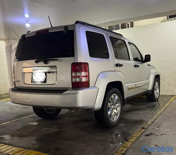 jeepetas y camionetas - Vendo Jepp Liverty  10