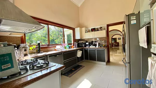 casas - Vendo Imponente Mansión en Cuesta Hermosa II, 5 HABS., 1,000 Mts.2, Patio, Pisci 2