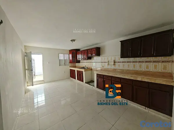 casas - Se Vende Casa de Tres Habitaciones en el Juan Pabl 4