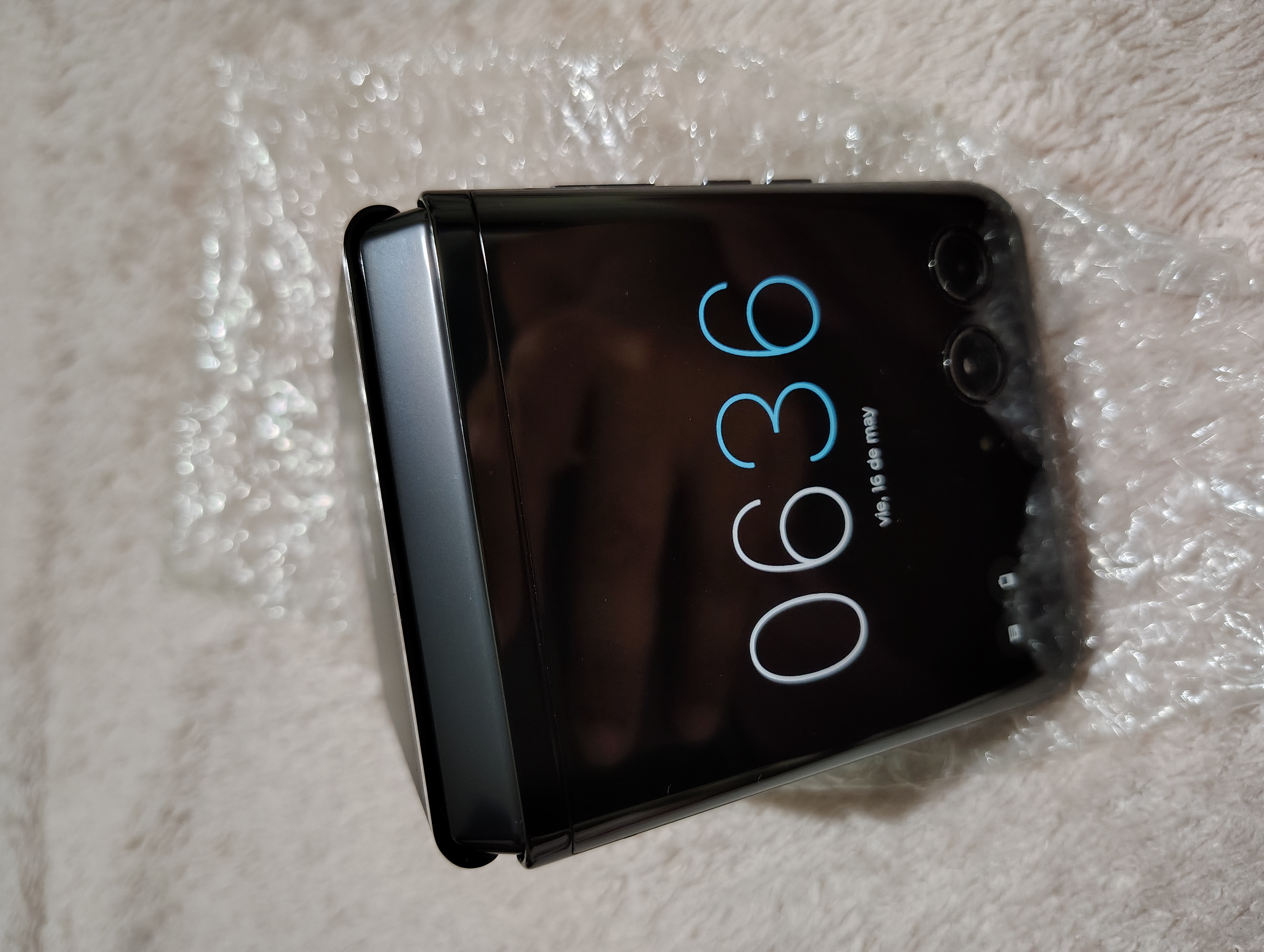 celulares y tabletas - Motorola Razr 40 Ultra 2023 256GB 8GB RAM Factory  0