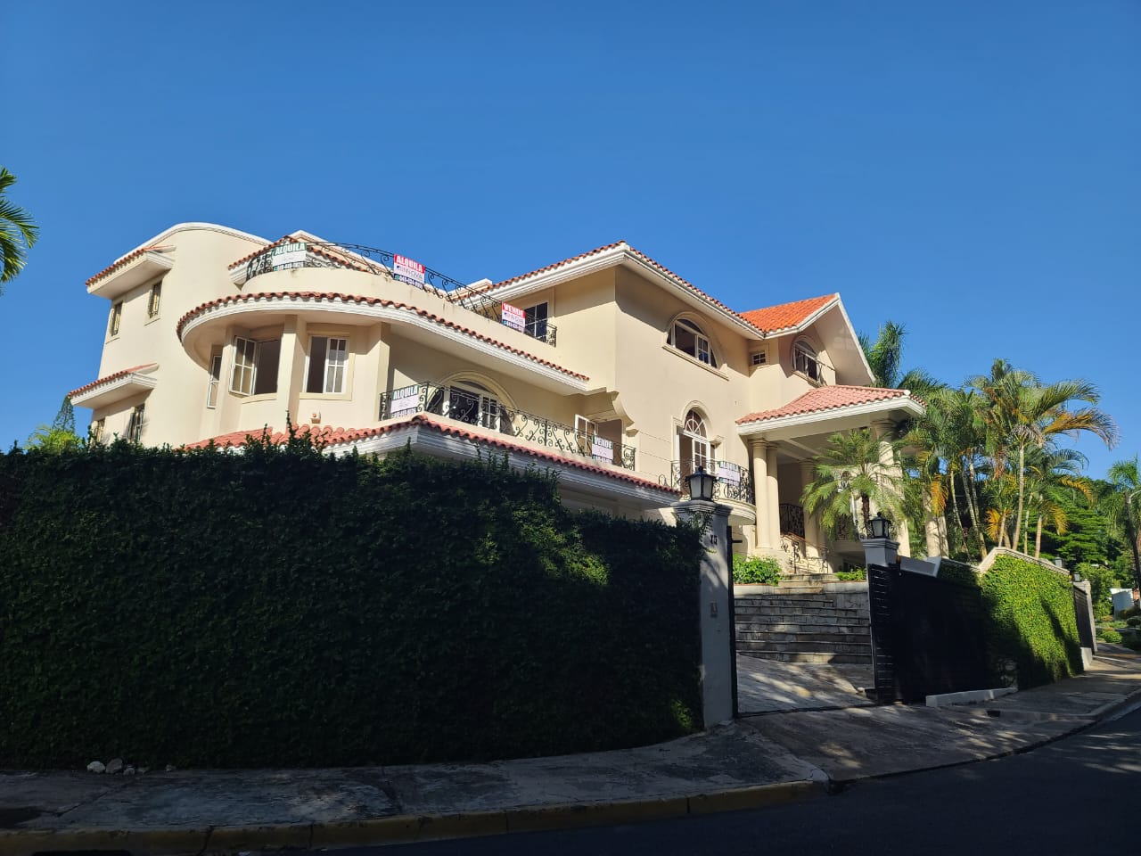 casas - AQLUILO Mansión De 3 Niveles En Zona Exclusiva De  0