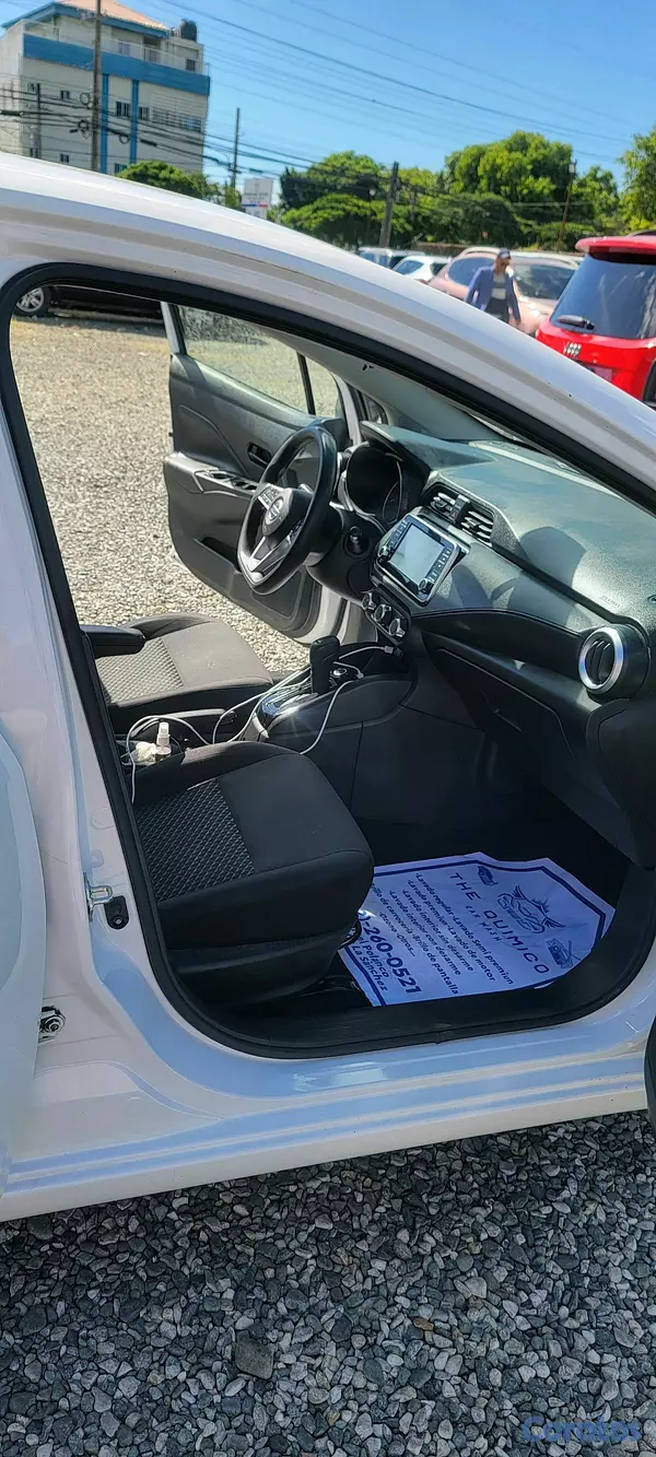 carros - NISSAN VERSA  2020 4