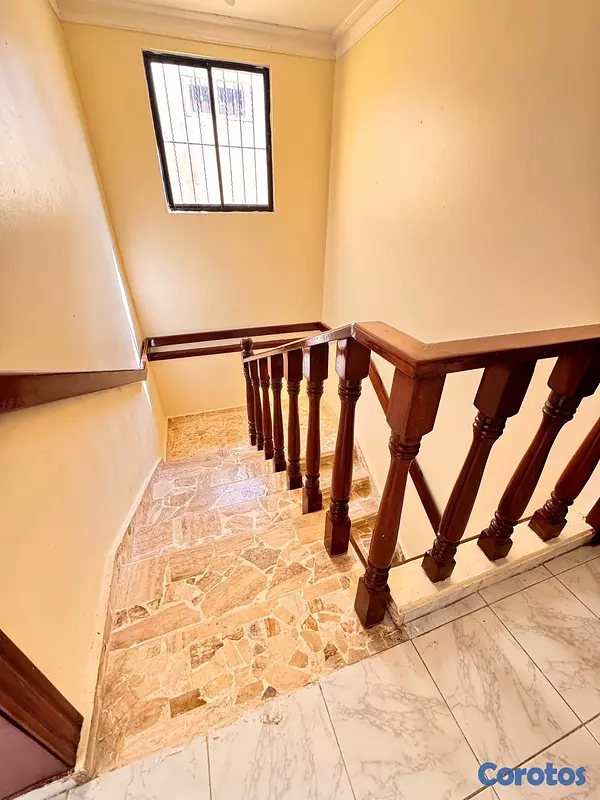 casas - venta de casa en la autopista de san isidro con 4 parqueos Santo Domingo este  6