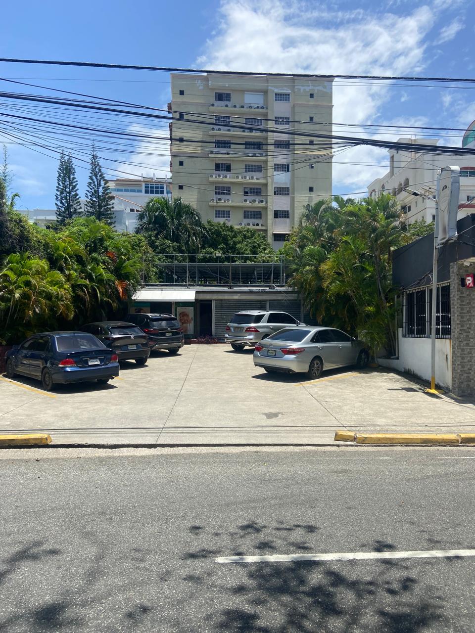 oficinas y locales comerciales - Local en Bella Vista Avenida Sarasota primer Piso  0