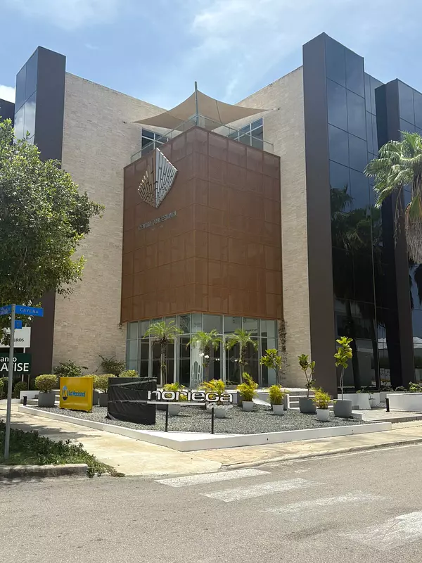 oficinas y locales comerciales - Local  comercial en el  Village, Boulevard de Punta cana. 9