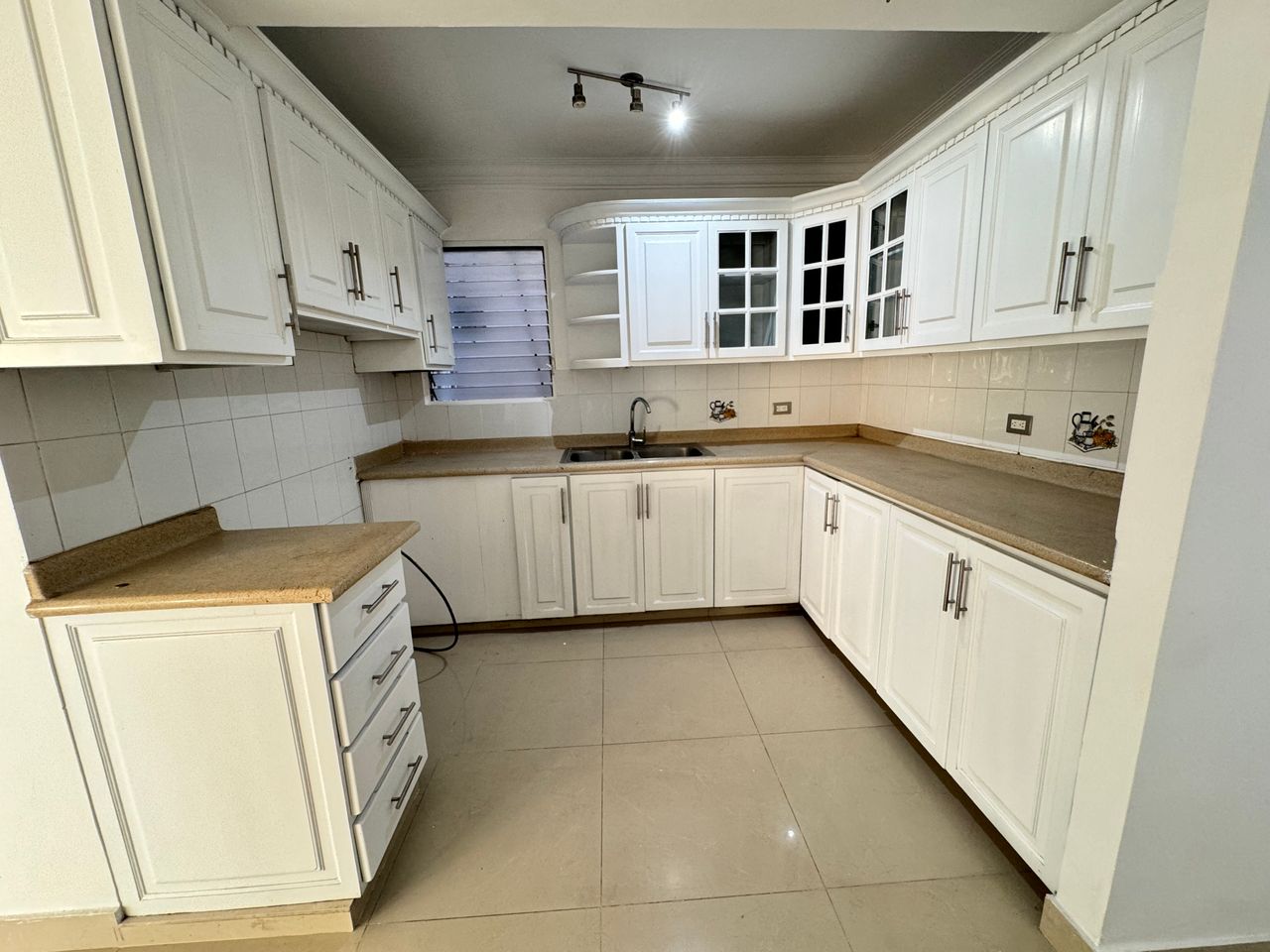 apartamentos - VENDO APARTAMENTO EN RENACIMIENTO 3