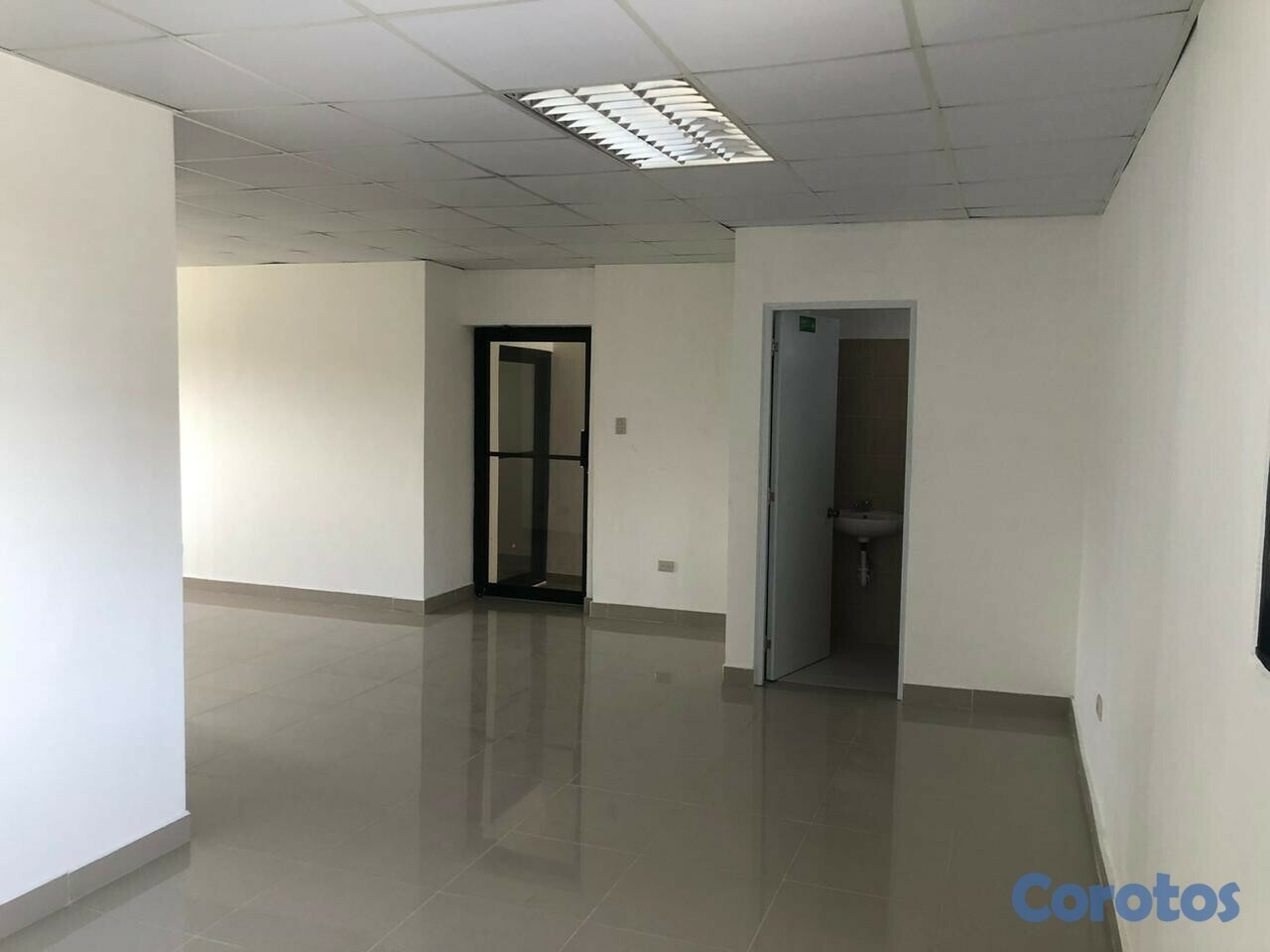 oficinas y locales comerciales - ALQUILO LOCAL 45MTS GAZCUE 3