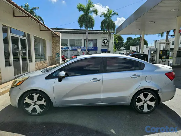 carros - Kia río 2013 10