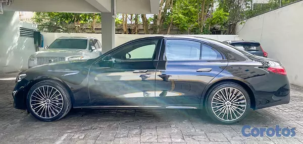 carros - Mercedes-Benz Clase E 450 4Matic 2026 3
