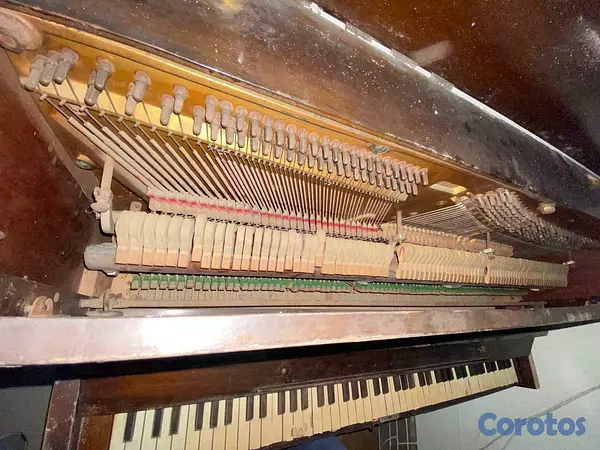 instrumentos musicales - Piano y pulpito  4