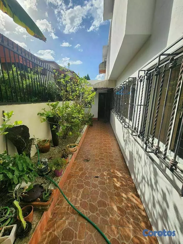 casas - Casa en venta en avenida República de Colombia  6
