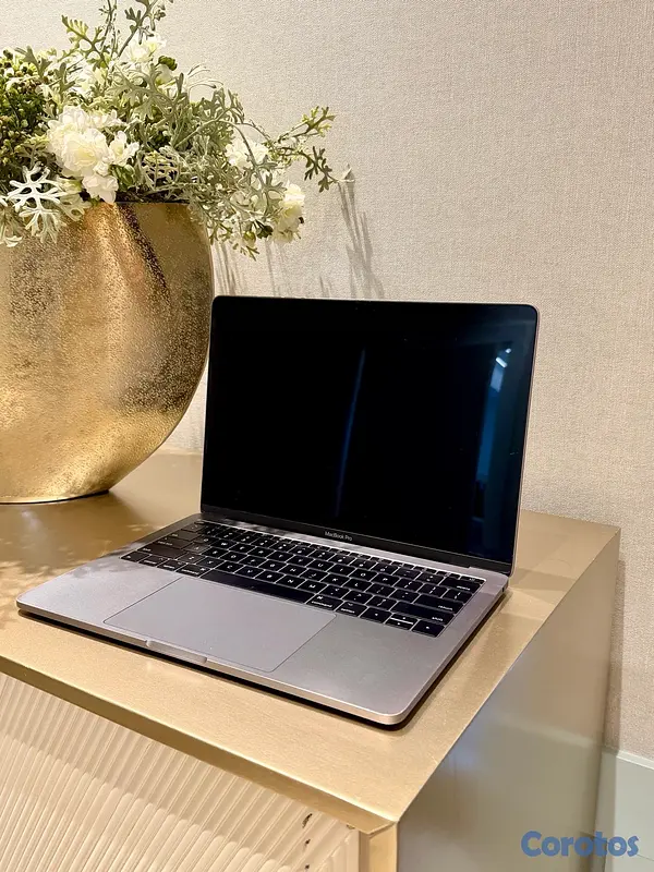 computadoras y laptops - MacBook Pro (13-inch, 2017, two thunderbolt 3 ports).  2