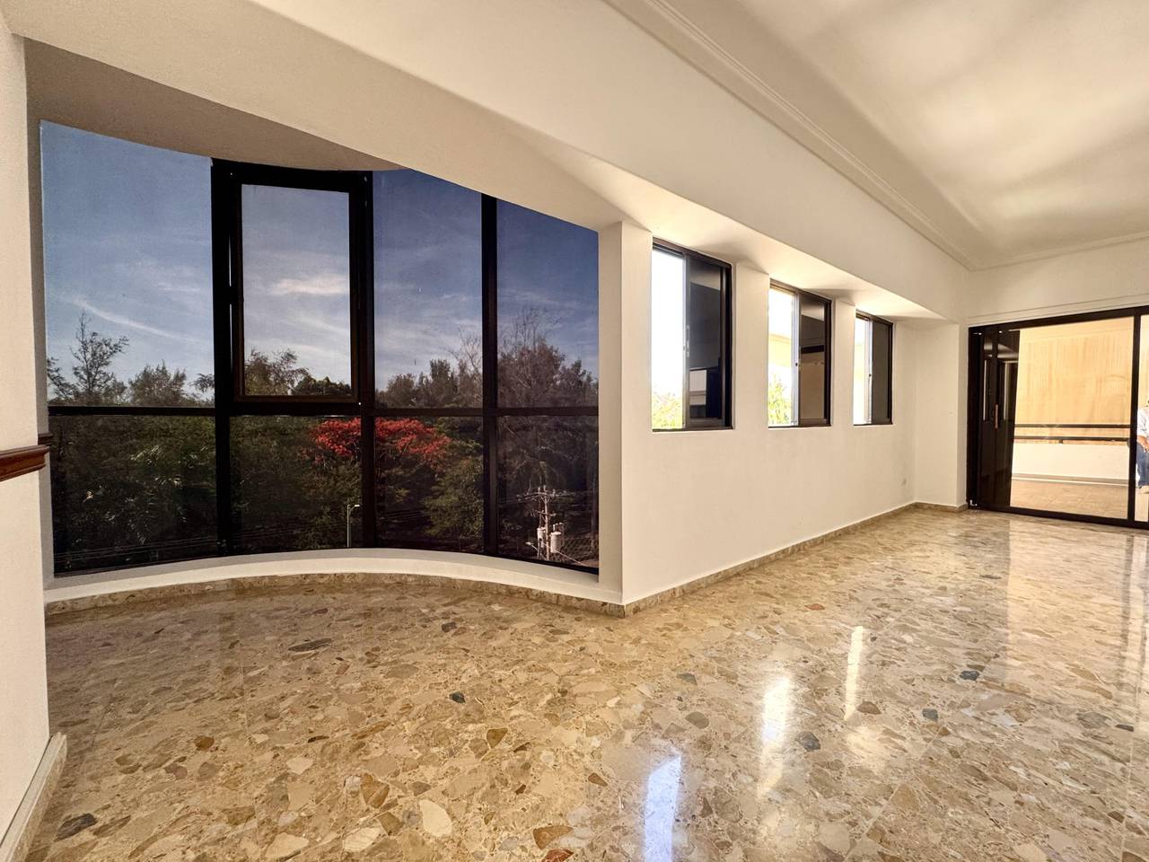 apartamentos - Clásico apt 280 metros alquiler frente Mirador 6
