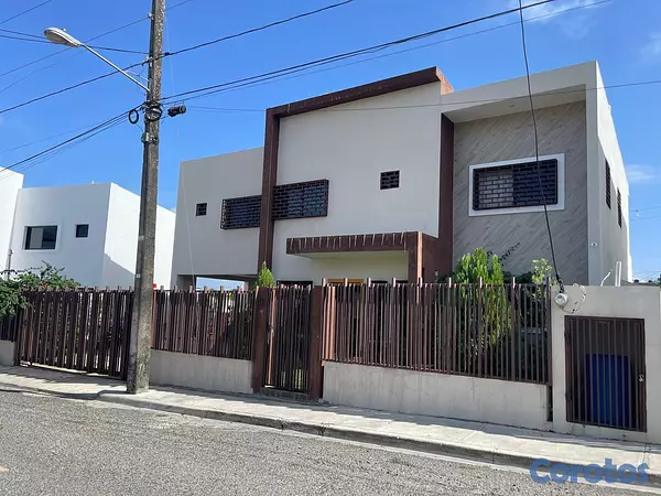 casas - Casa en Colinas del oeste, av. Prolongación 27 de  8