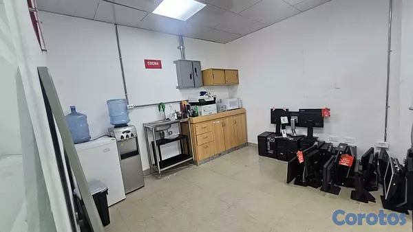 oficinas y locales comerciales - ALQUILO OFICINA AMUEBLADA EN LA AV. ISABEL AGUIAR 7