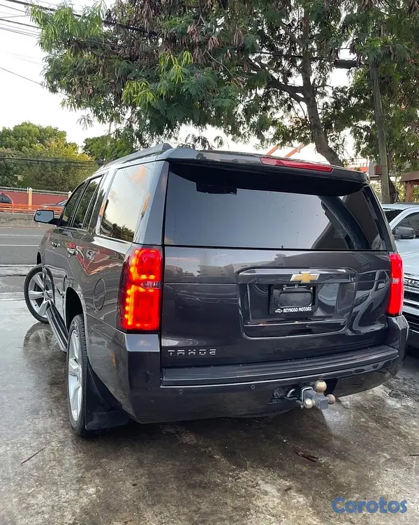 jeepetas y camionetas - CHEVROLET TAHOE 2018 3