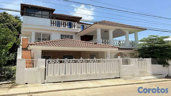 casas - CASA EN VENTA EN LOS JARDINES DEL NORTE, SANTIAGO. 1