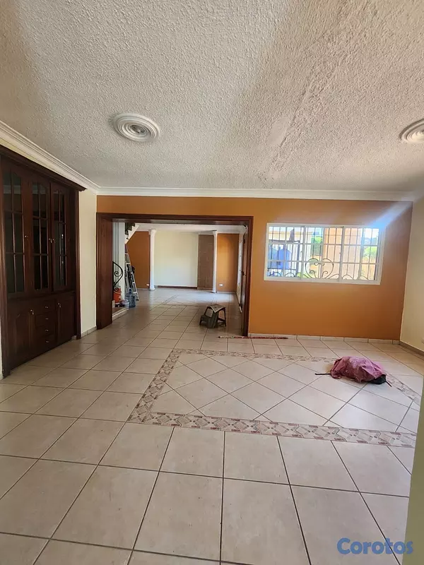 oficinas y locales comerciales - hermosa casa en renta  6