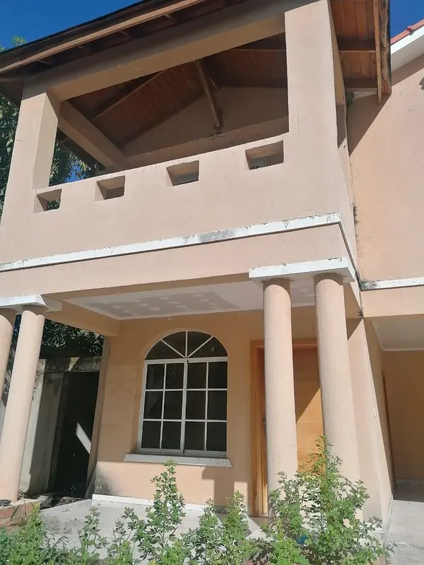 casas - Se vende casa en San Isidro a dos minutos del Bravo 3