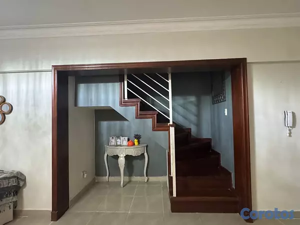 apartamentos - vendó avenida independencia jardines del Sur PH tres habitaciones 2.5 baños dos  5