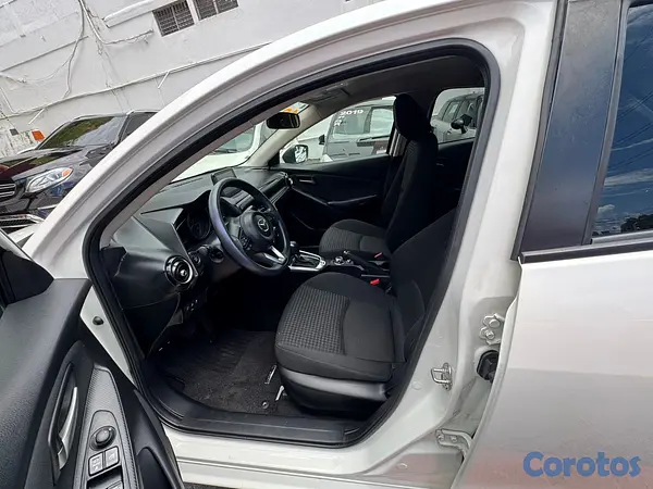 carros - Mazda Demio 2019 9