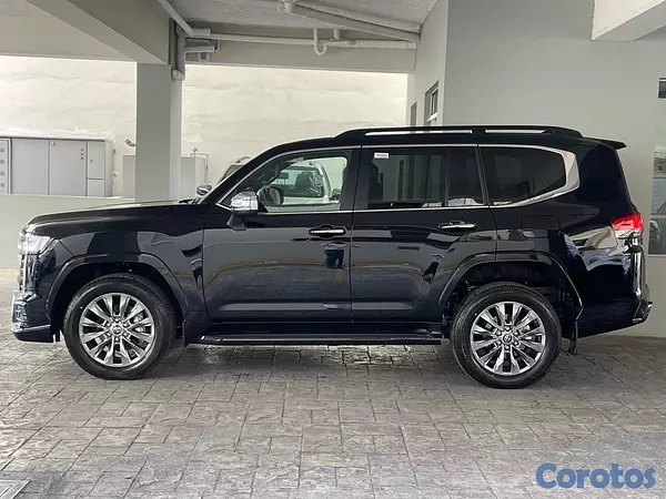 jeepetas y camionetas - Toyota Land Cruiser VXR 2026 3