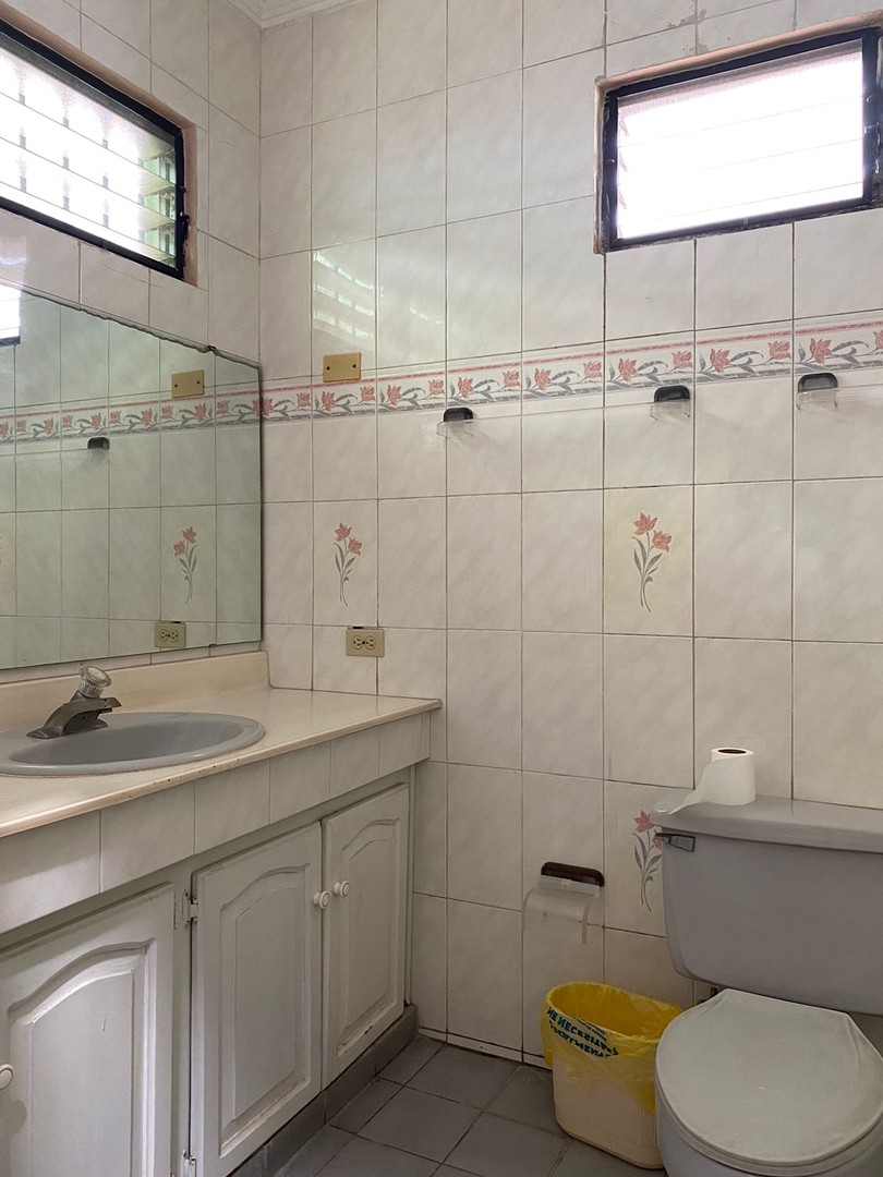casas - Venta, propiedad de 2 niveles próximo al Malecón Center, Santo Domingo 4