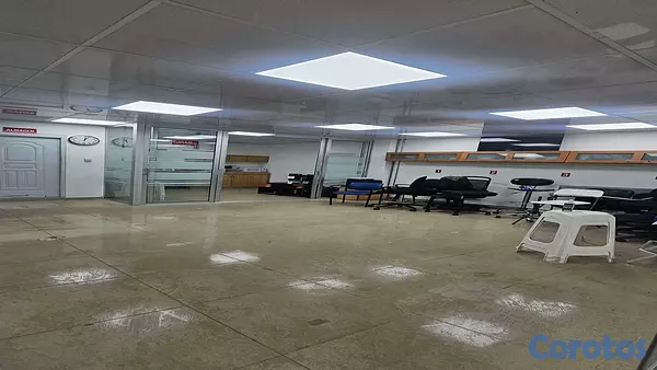 oficinas y locales comerciales - ALQUILO OFICINA AMUEBLADA EN LA AV. ISABEL AGUIAR 8