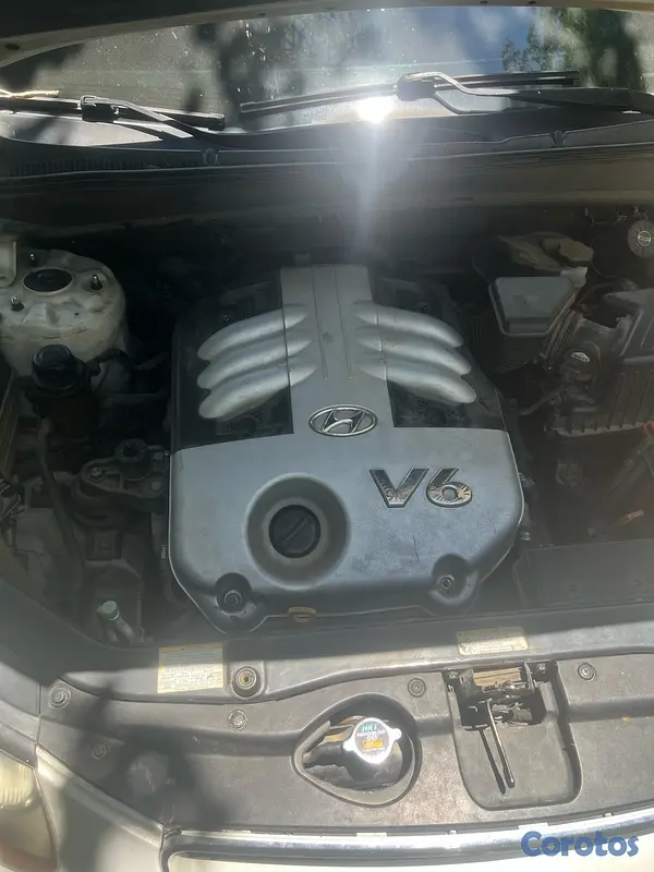 jeepetas y camionetas - Hyundai Santa Fe, muy buenas condiciones y buen precio  8