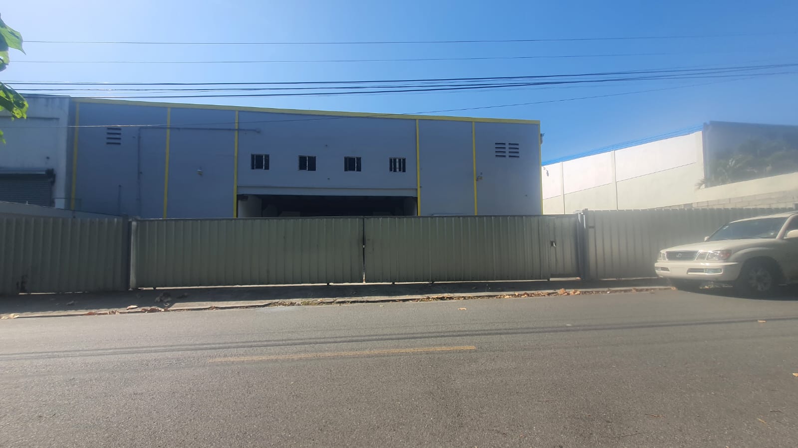 oficinas y locales comerciales - Nave Industrial proximo al km12 Aut. Duarte